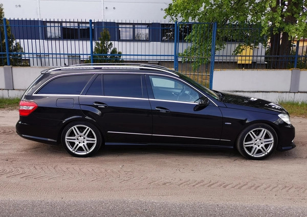 Mercedes-Benz Klasa E cena 44900 przebieg: 280000, rok produkcji 2010 z Czersk małe 254